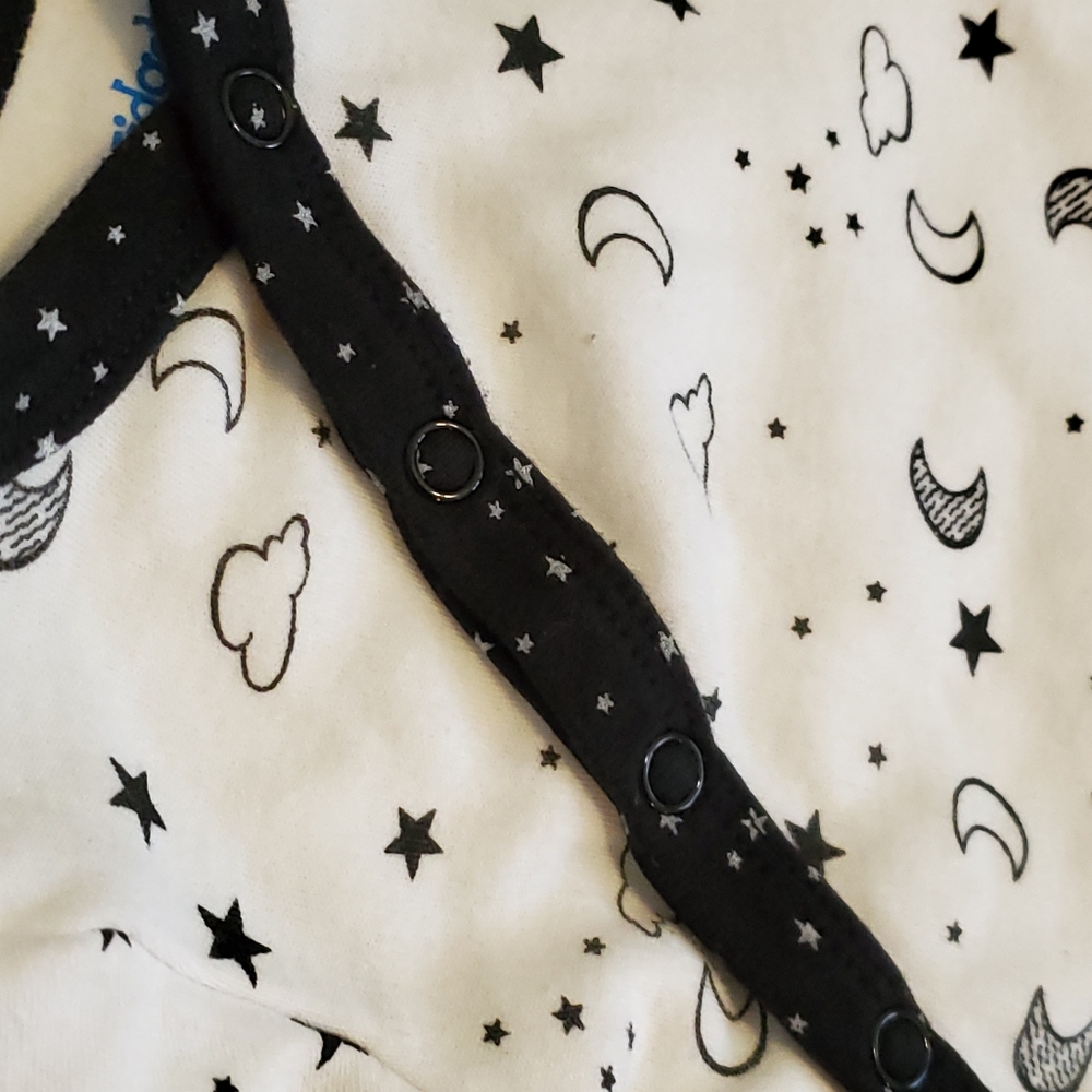 Onsie - Picture 3 of 4